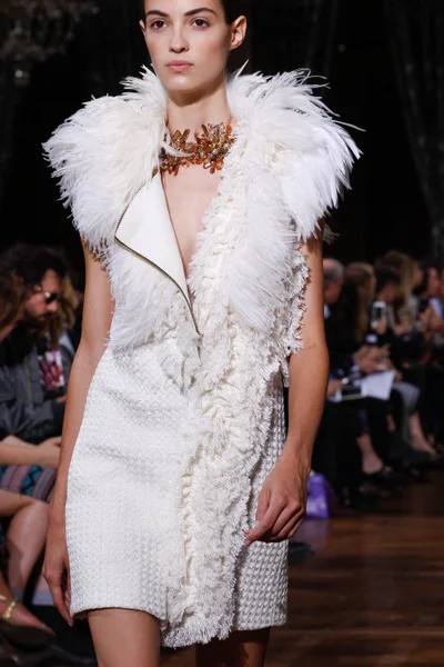 Look 12